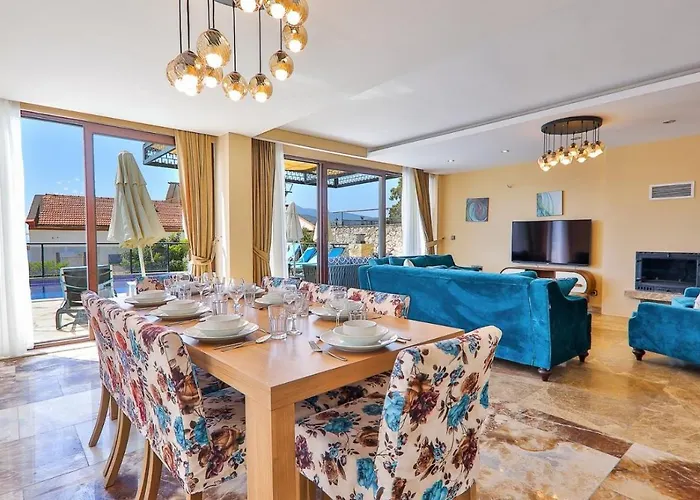 5 Bedroom וילה *