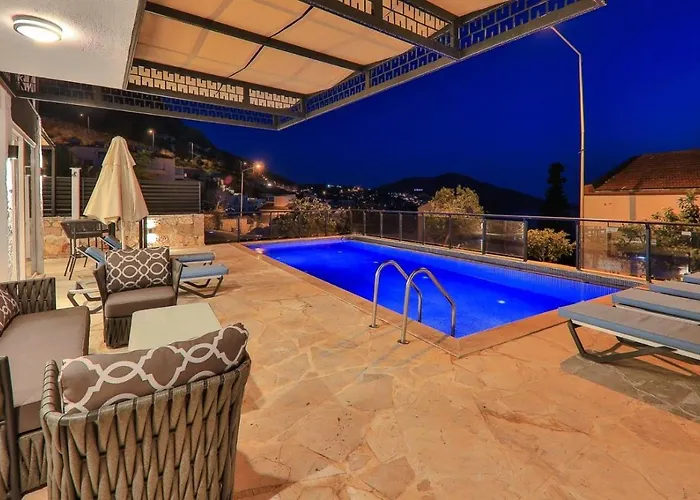 5 Bedroom וילה *