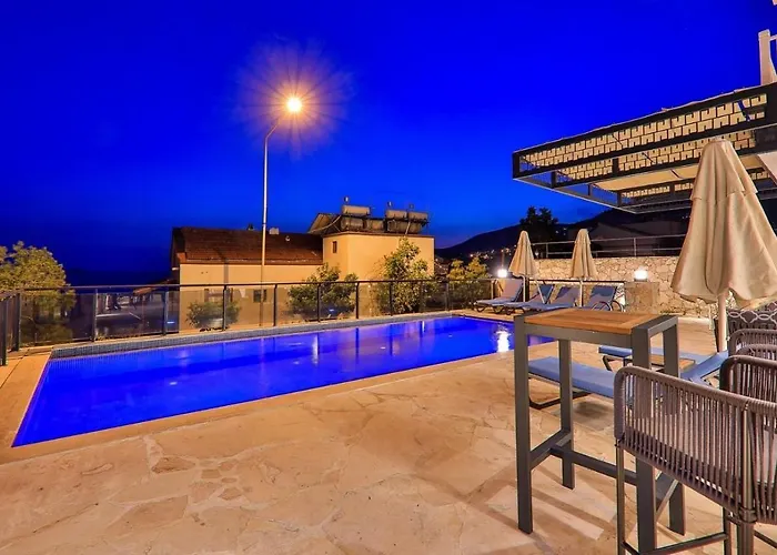 5 Bedroom וילה *