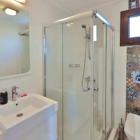5 Bedroom - 8638