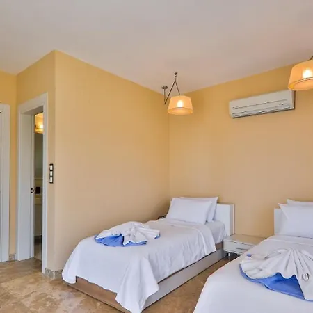 Villa 5 Bedroom - 8638 *