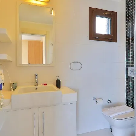 Villa 5 Bedroom - 8638