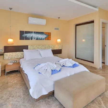 Villa 5 Bedroom - 8638