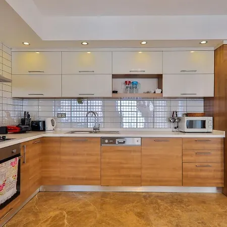 Villa 5 Bedroom - 8638