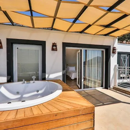 Villa 5 Bedroom - 8638 *