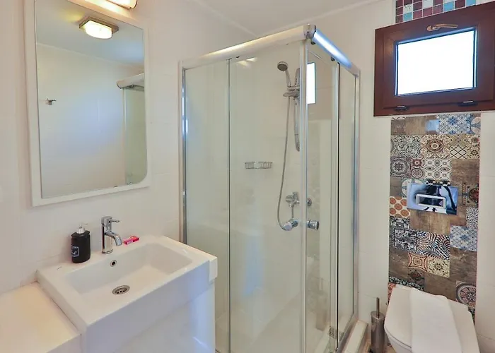 5 Bedroom - 8638