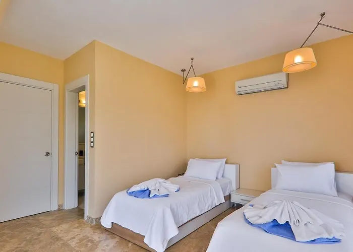 Villa 5 Bedroom - 8638 *