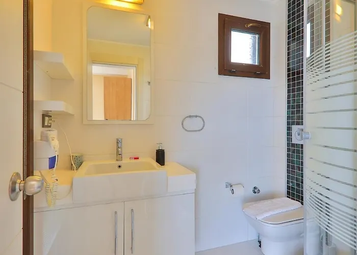 Villa 5 Bedroom - 8638