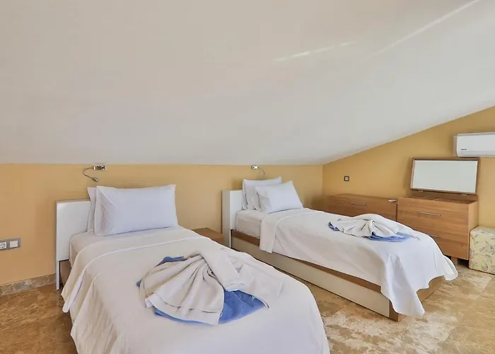 5 Bedroom - 8638 *