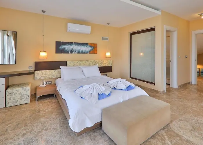 Villa 5 Bedroom - 8638