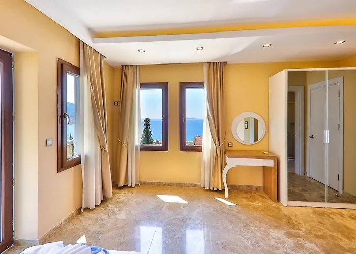 5 Bedroom - 8638 *