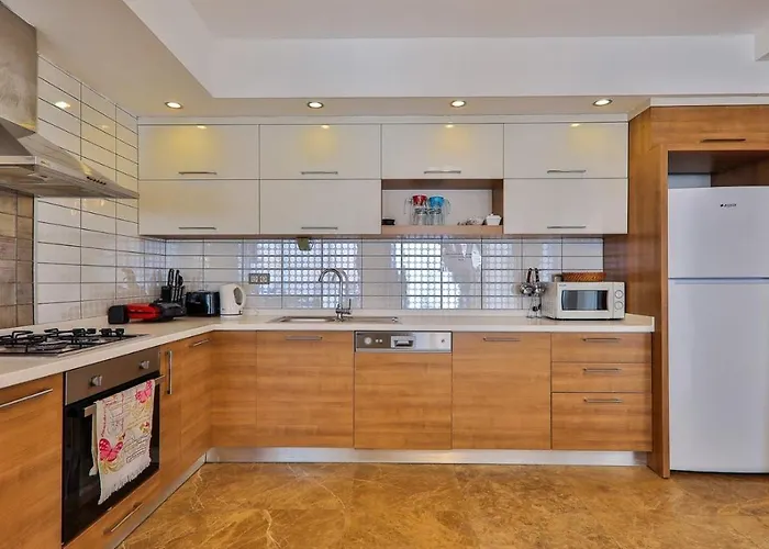 Villa 5 Bedroom - 8638