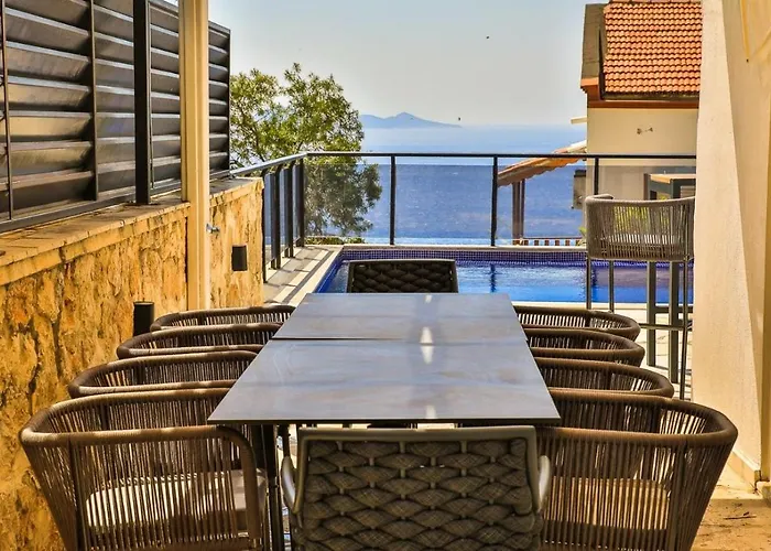 5 Bedroom - 8638 Villa
