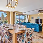 5 Bedroom Villa *