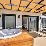 Villa 5 Bedroom *