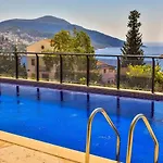 5 Bedroom Villa