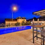 5 Bedroom Villa *